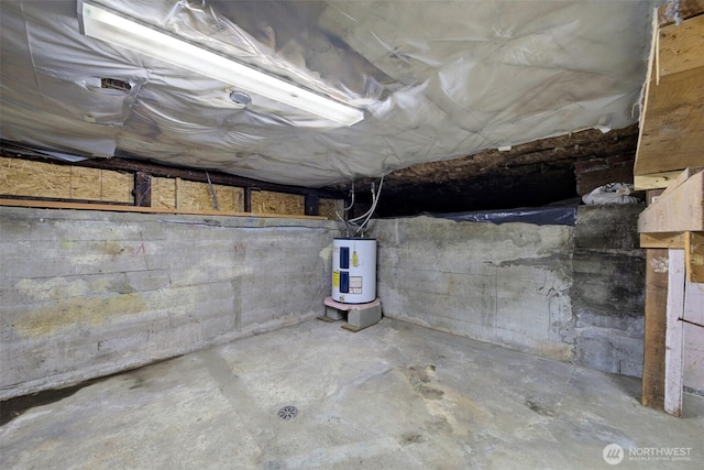 unfinished below grade area featuring electric water heater