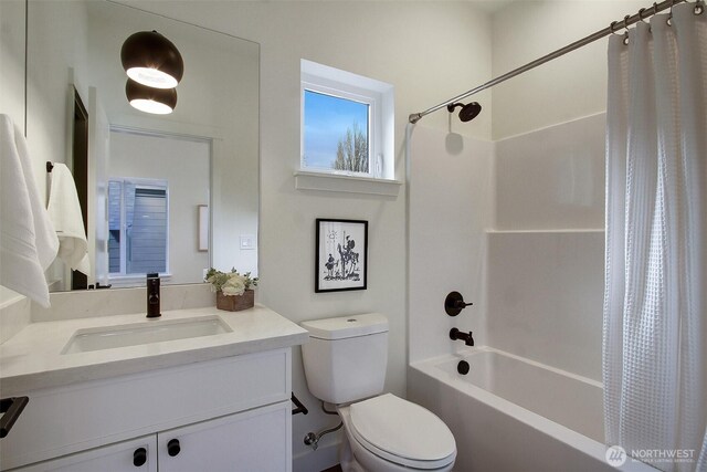 bathroom with vanity, toilet, and shower / tub combo