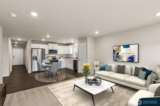 living room featuring dark wood-style floors, recessed lighting, visible vents, and baseboards