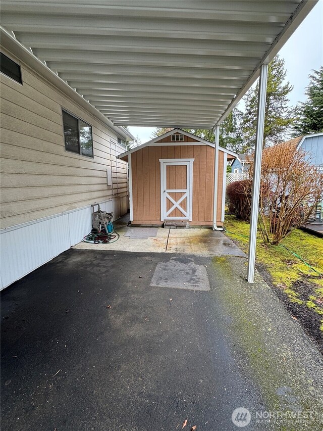 exterior space featuring a carport