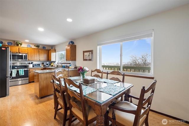 dining space featuring light wood finished floors, recessed lighting, and baseboards