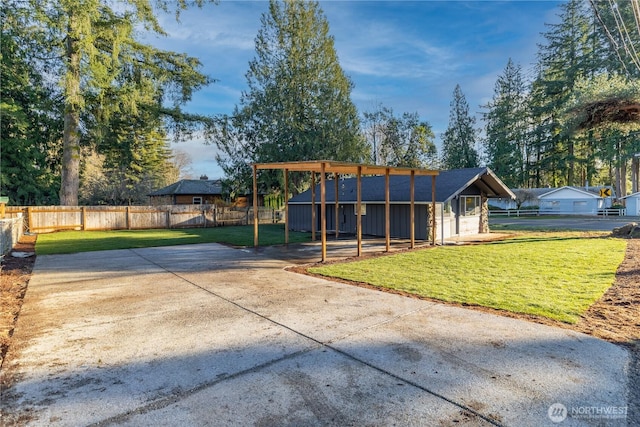 view of front facade with fence, a front lawn, and concrete driveway