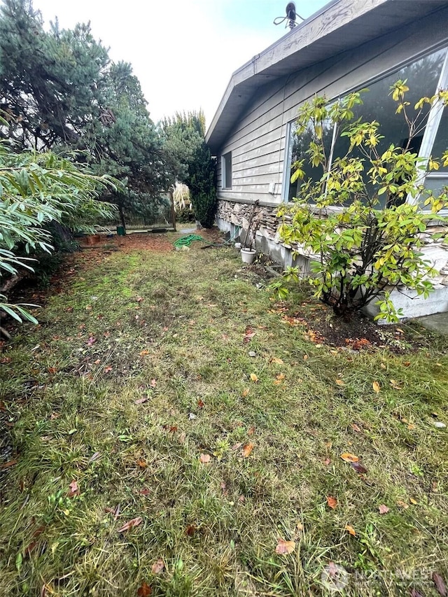 11057 Greenwood Ave N, Seattle, WA 98133 - view of yard