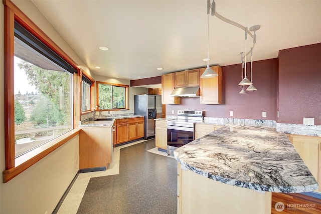 kitchen featuring stainless steel appliances, hanging light fixtures, a sink, a peninsula, and under cabinet range hood