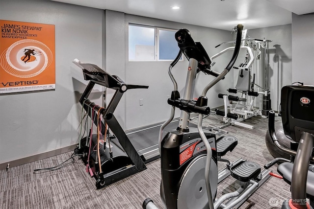 exercise room with carpet flooring and baseboards