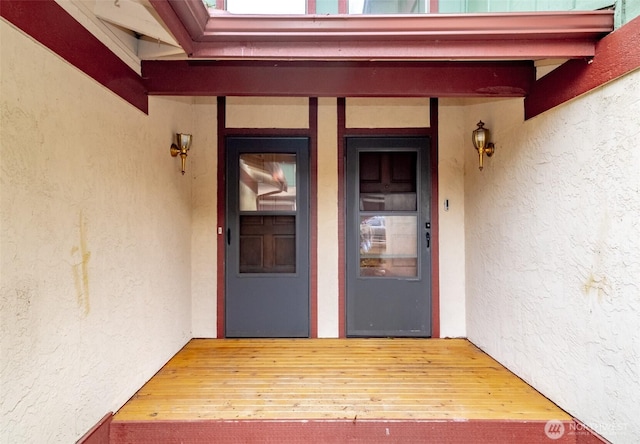 entrance to property featuring stucco siding