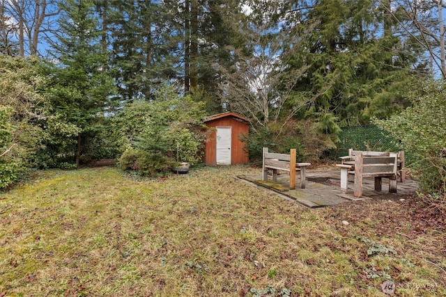 view of yard featuring an outbuilding and a storage unit