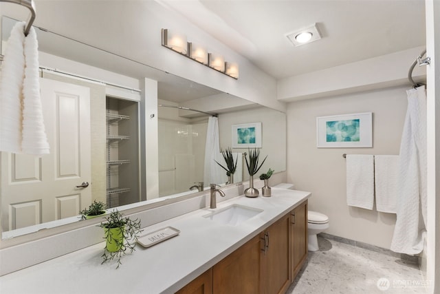 bathroom featuring toilet, a shower with shower curtain, vanity, and baseboards