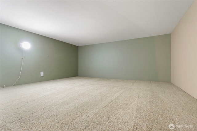 unfurnished room featuring carpet floors