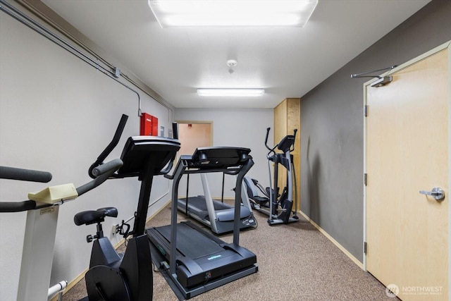 workout area featuring baseboards