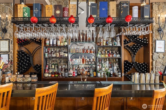 bar featuring wet bar