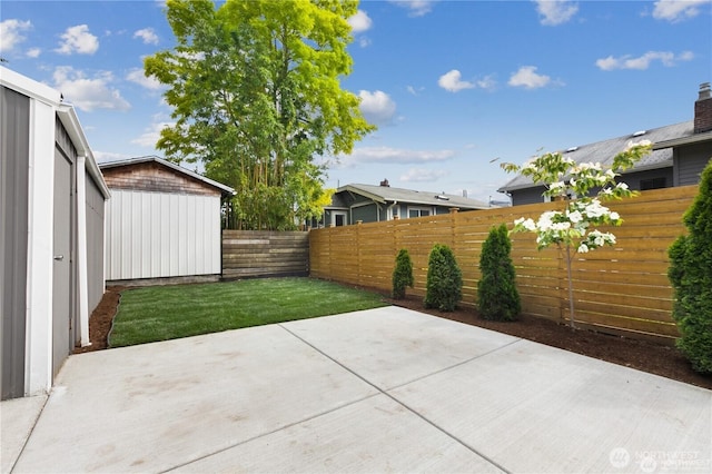 view of patio featuring a fenced backyard