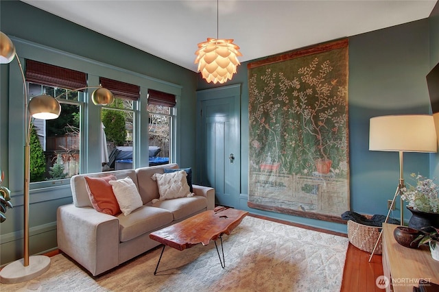 living area featuring light wood-style flooring and baseboards