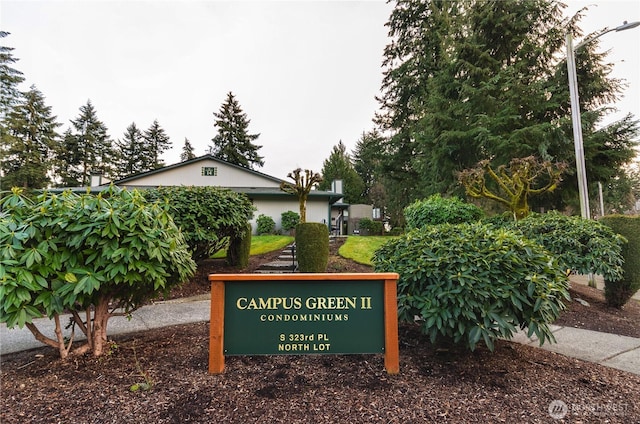 view of community / neighborhood sign