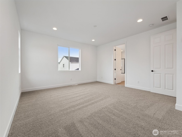 unfurnished room featuring light carpet, baseboards, visible vents, and recessed lighting