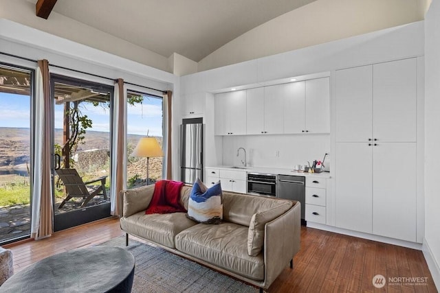 344 Silica Rd NW Unit 8, Quincy, WA 98848 - living room featuring wet bar, lofted ceiling, and dark wood-style floors