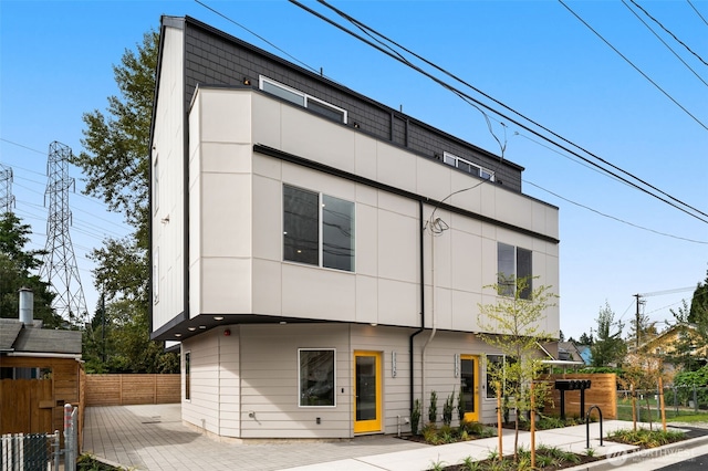 view of front of house featuring fence