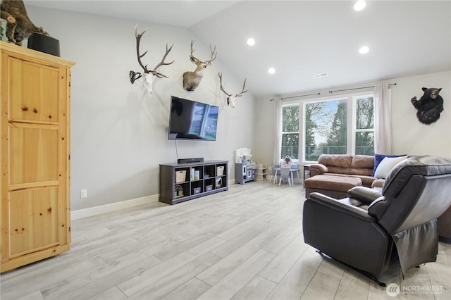 living area featuring lofted ceiling, light wood-style flooring, baseboards, and recessed lighting