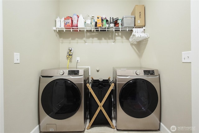 laundry area with laundry area, baseboards, and independent washer and dryer