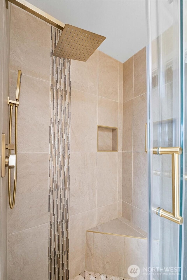 bathroom featuring tiled shower