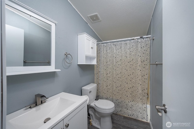 full bath featuring visible vents, toilet, a shower with curtain, a textured ceiling, and vanity