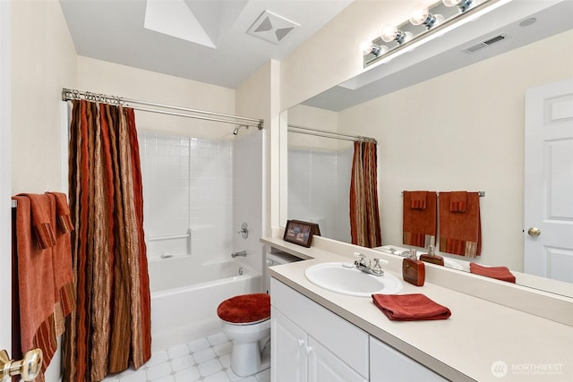 full bathroom featuring visible vents, shower / tub combo with curtain, vanity, and toilet