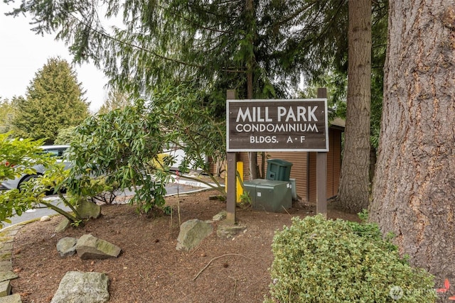 view of community / neighborhood sign