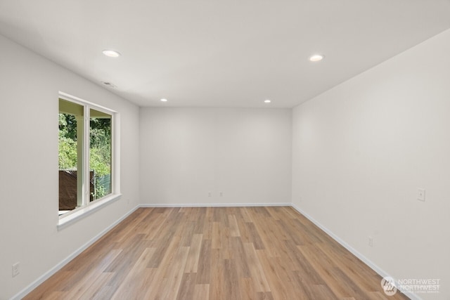 unfurnished room featuring light wood-style flooring, baseboards, and recessed lighting