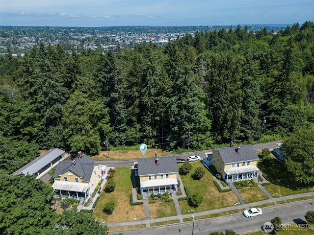 birds eye view of property featuring a wooded view