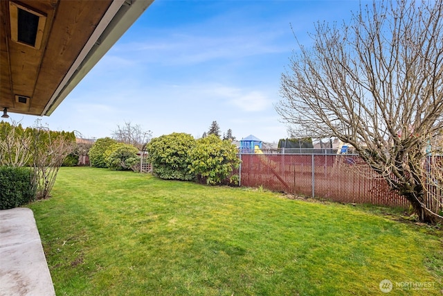 view of yard featuring a fenced backyard