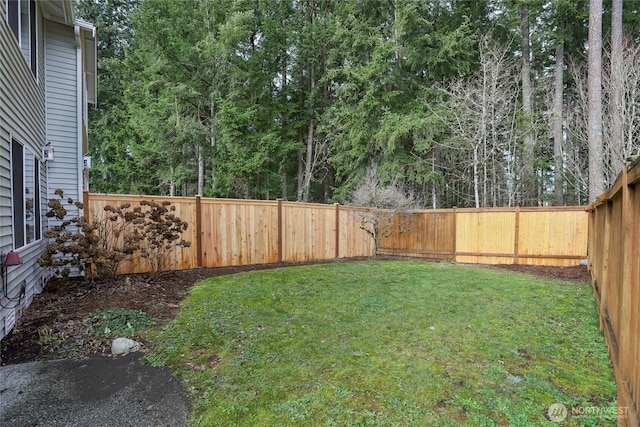 view of yard featuring a fenced backyard