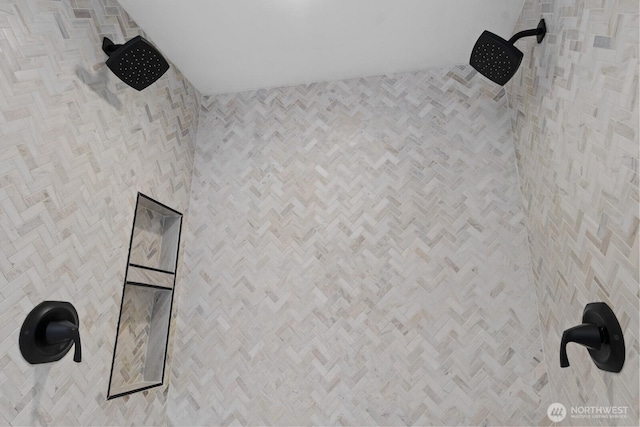 room details featuring a tile shower