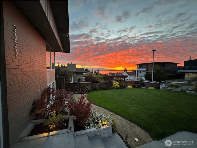 view of yard with a residential view