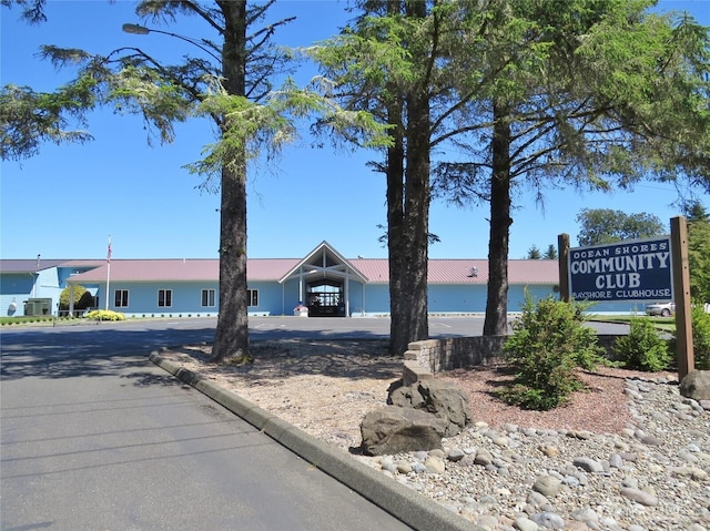 view of front of property with metal roof