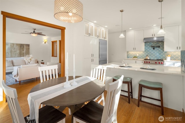 dining room with ceiling fan, light wood-type flooring, and recessed lighting