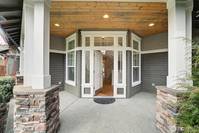 property entrance with covered porch