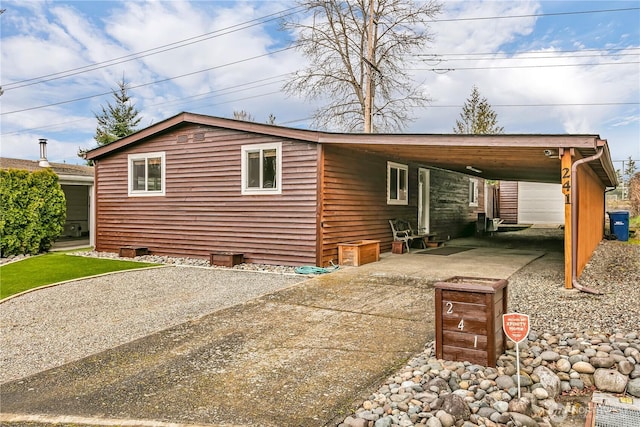 view of front of house with driveway and a carport