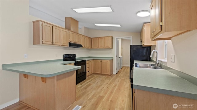 kitchen with a peninsula, light brown cabinetry, under cabinet range hood, black range with electric cooktop, and a sink