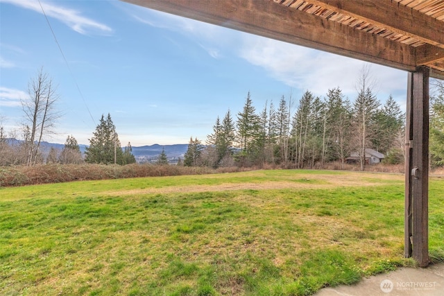 view of yard with a mountain view