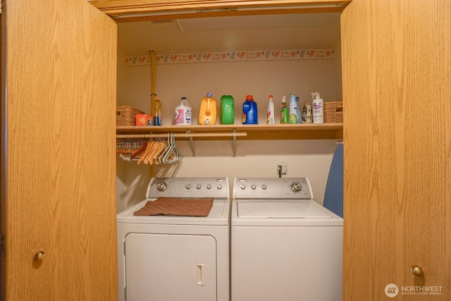 washroom with laundry area and washer and clothes dryer