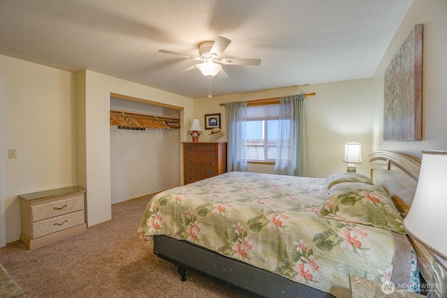 bedroom featuring light carpet, ceiling fan, a closet, and a textured ceiling