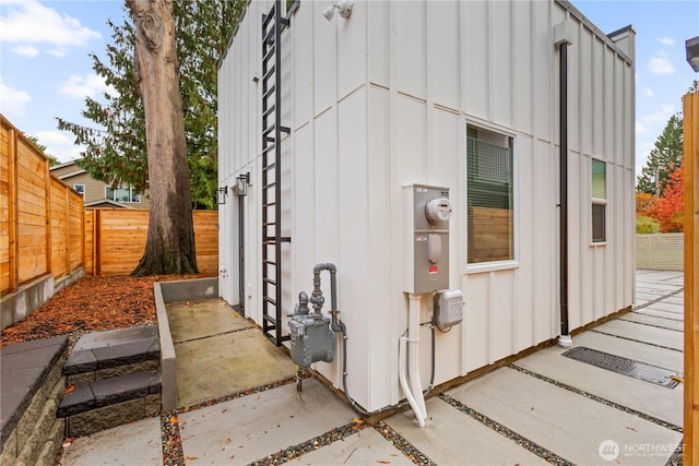 view of outdoor structure with a fenced backyard