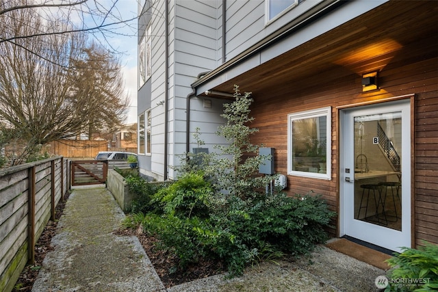 entrance to property with fence