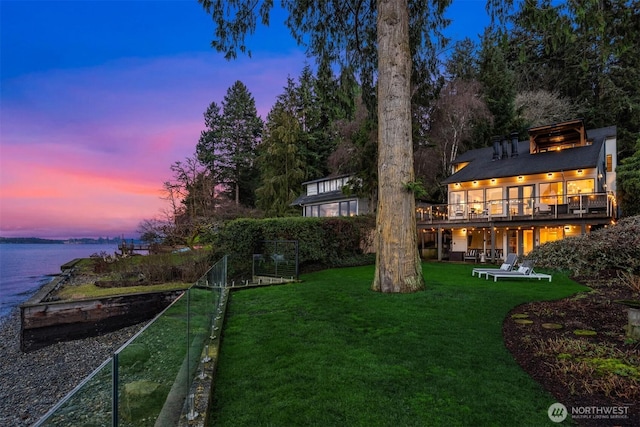 view of yard featuring a water view