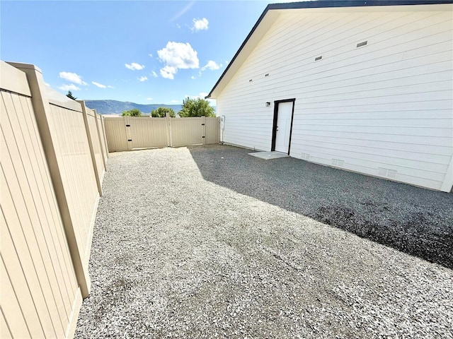 2575 1st St SE, East Wenatchee, WA 98802 - view of yard with a mountain view
