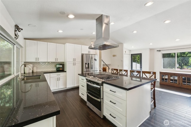 19711 34th Dr SE, Bothell, WA 98012 - kitchen featuring island range hood, stainless steel appliances, a breakfast bar area, a sink, and lofted ceiling