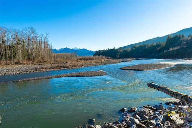 water view with a mountain view