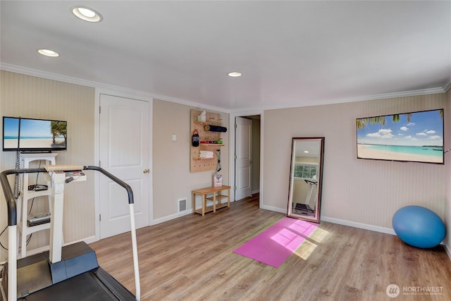 workout area with baseboards, visible vents, crown molding, light wood-type flooring, and recessed lighting