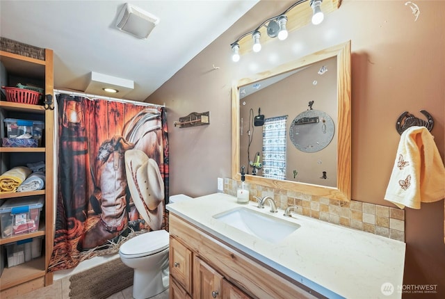 full bathroom with tasteful backsplash, a shower with shower curtain, vanity, and toilet