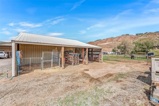 2701 Rock Island Rd, East Wenatchee, WA 98802 - horse barn with a mountain view